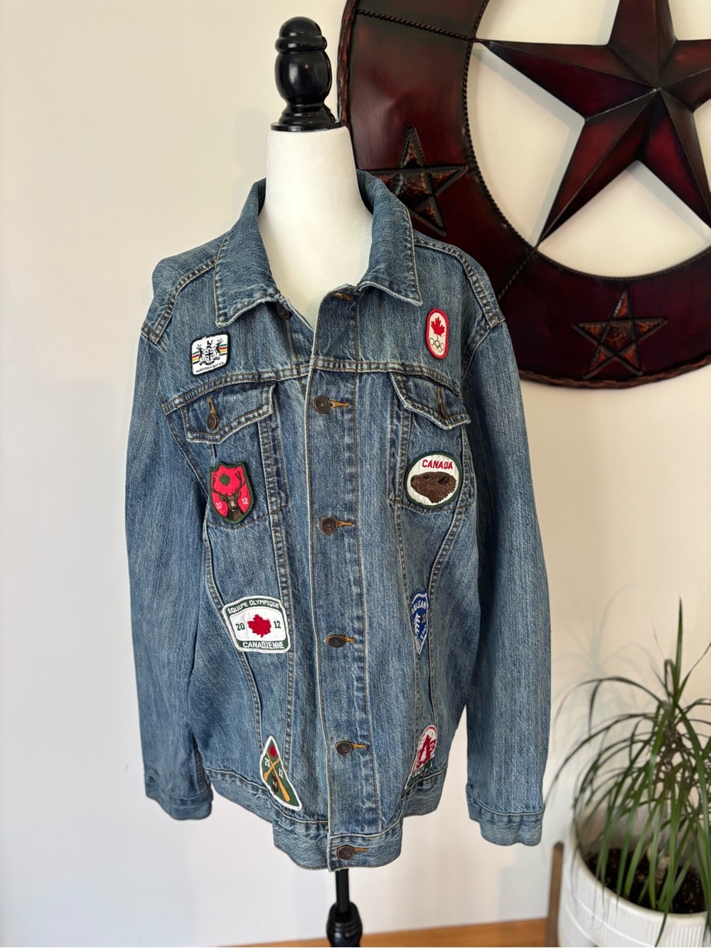 Hudson Bay Co. 2012 CollectableVintage Olympic Denim Jacket/ Canadian Patches
Lg